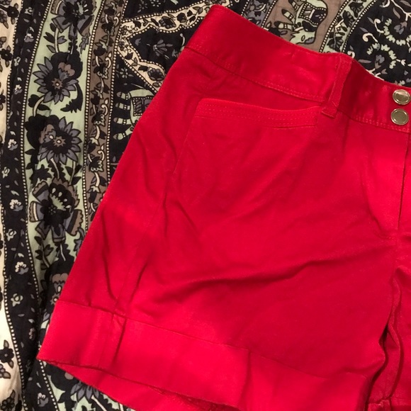 Red shorts - Picture 2 of 4